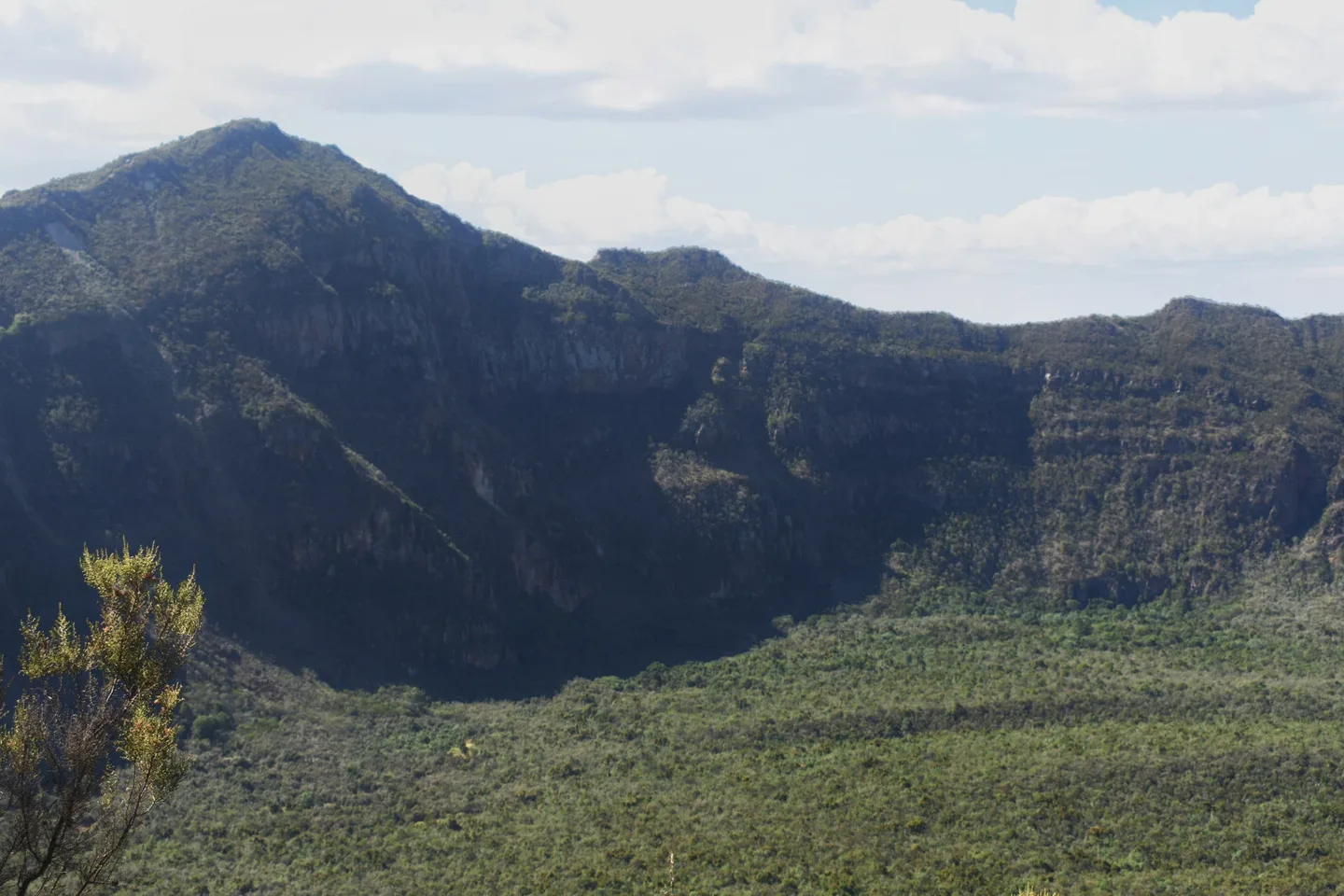 Commons describes this as a view while going around the crater; it is decision-area context, not proof of a specific junction.