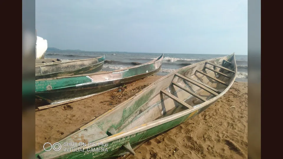 Commons coordinates place this Lake Victoria view near the route area; the exact road or Sanda Beach is not identified.