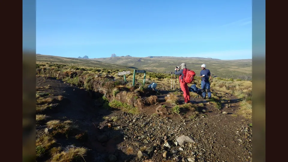 Commons explicitly describes hikers on the Sirimon route; it is route context, not evidence of current conditions.