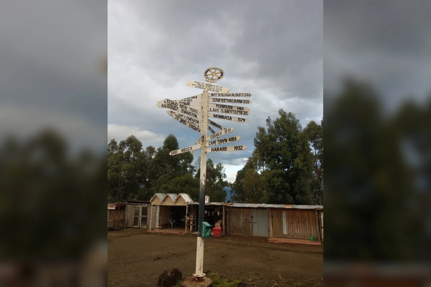 Commons identifies a signpost at the viewpoint; current wording, access, and services must be checked locally.